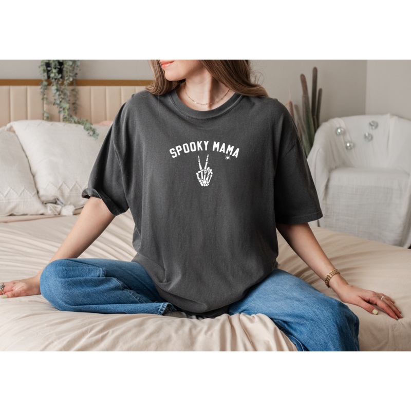 Adult 'Spooky Mama' Comfort Colors Tee