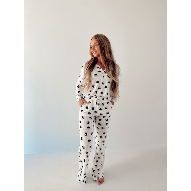 Women's Bamboo Pajamas | Black & White Yin Yang