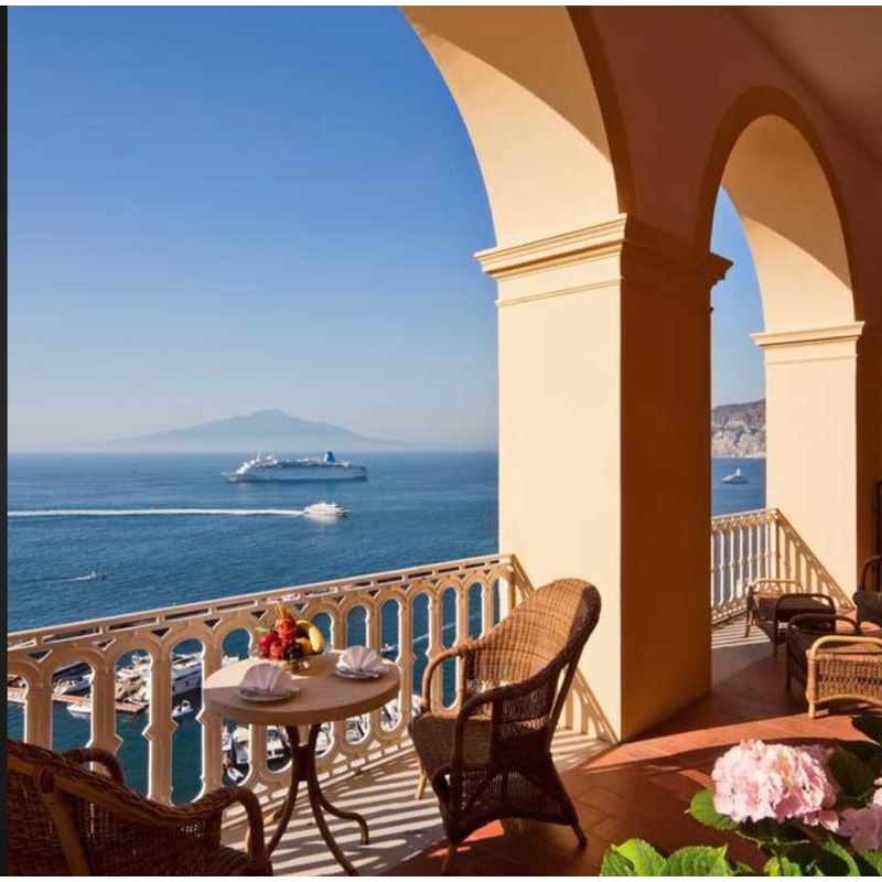 Honeymoon Hotel S97435774