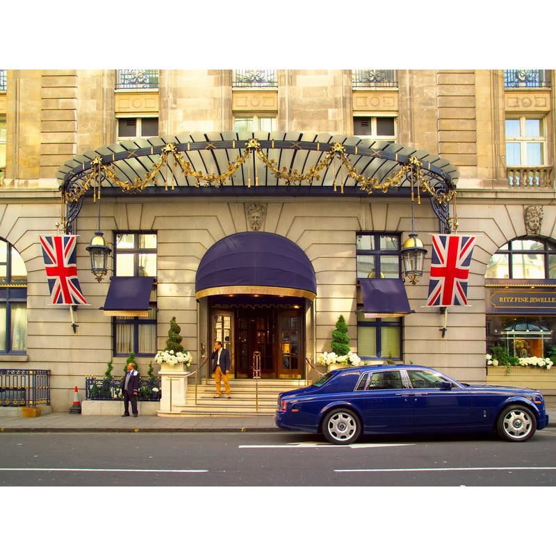 Honeymoon Hotel- London S97455944