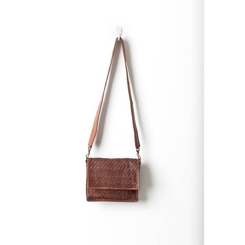 Juju & Co.- Hut Weave Cross Body - Cognac