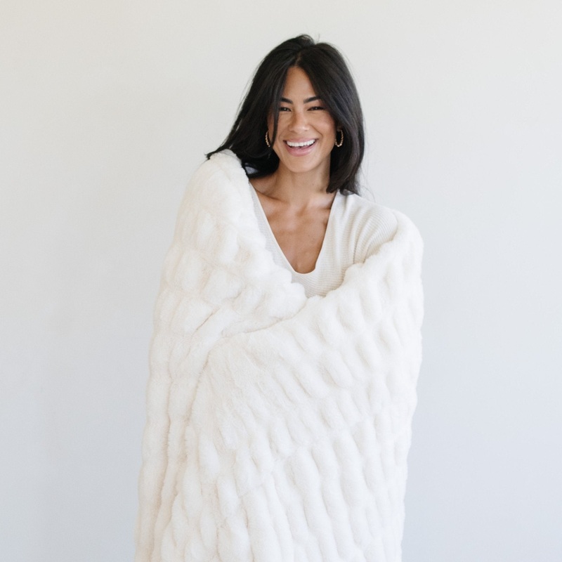 DOUBLE RUCHED FAUX FUR THROW BLANKETS Snow