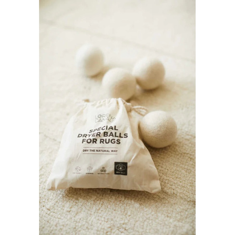 DRYER BALLS FOR WASHABLE RUGS White