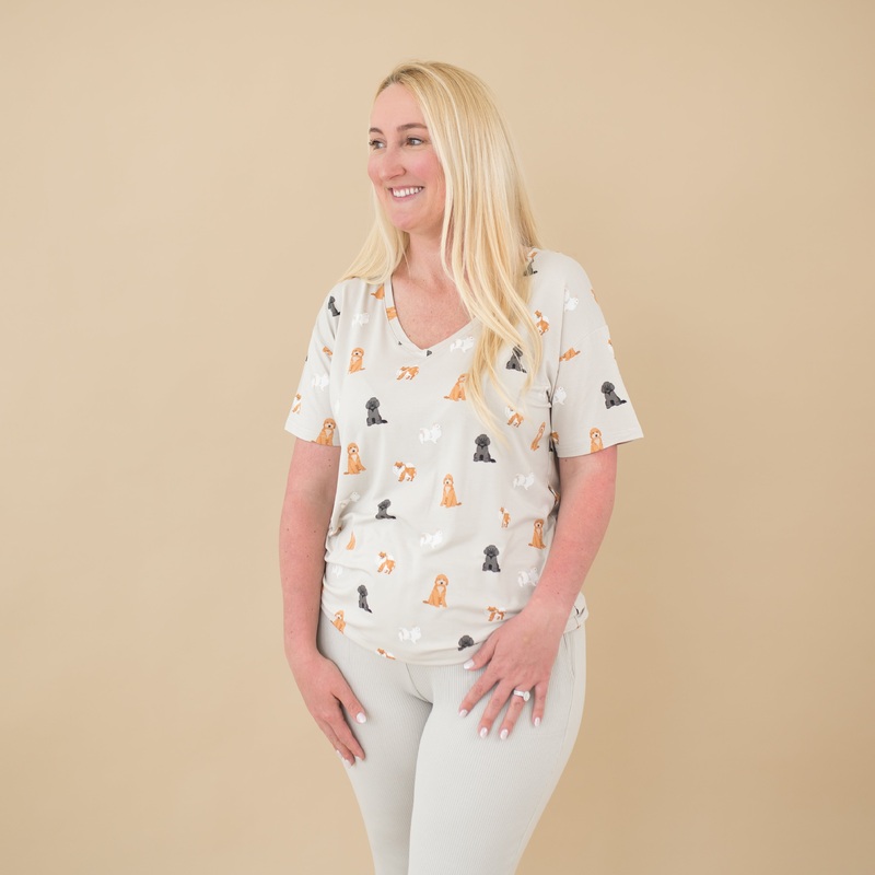 Womens Relaxed Fit V-Neck in Fluffy Dog