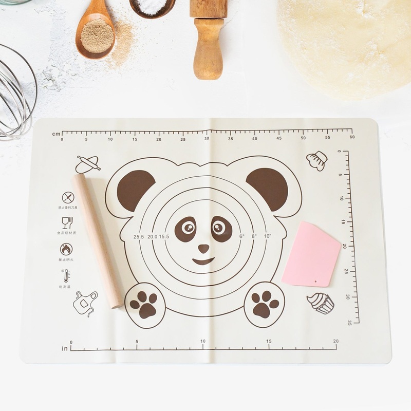 3 In 1 Silicone Baking Mat With Wooden Belan & Cake Scraper (3 Pcs Set / 5070 CM)